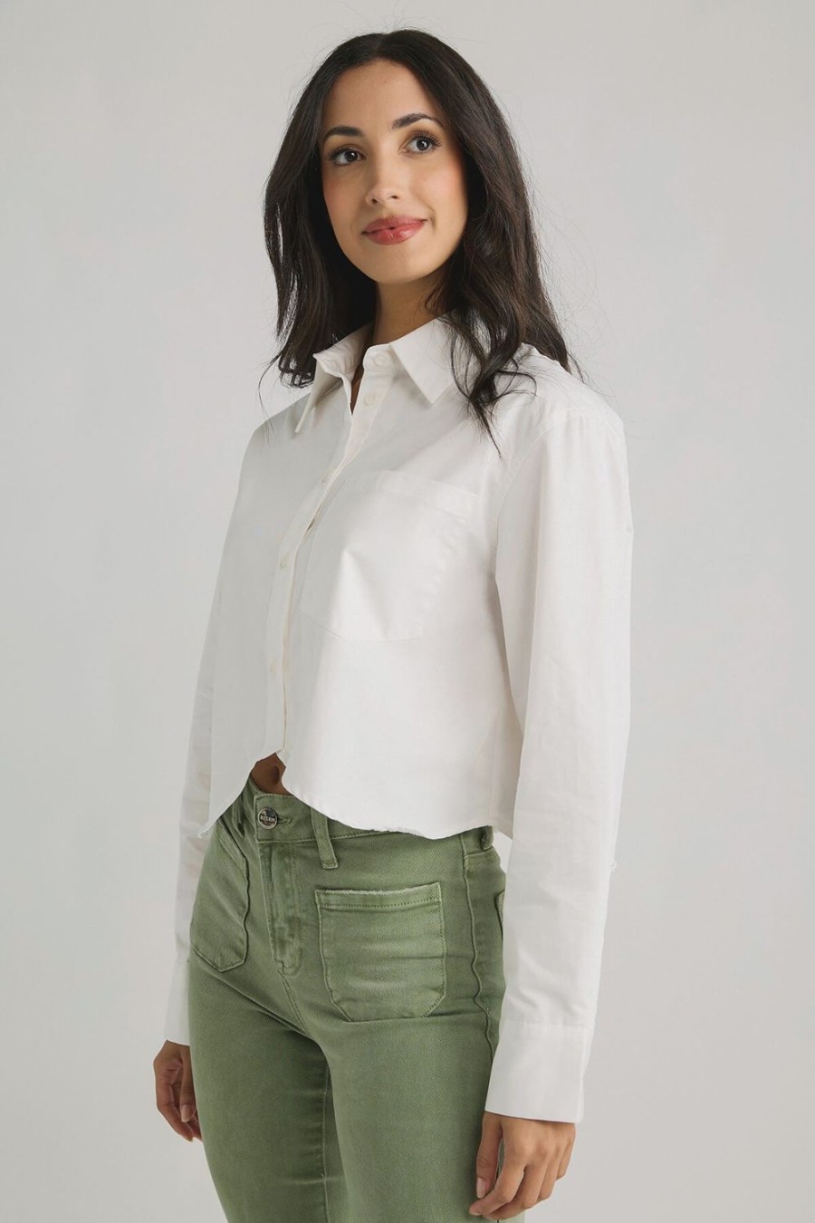 Clothing Moon River Shirts | Moon River Curved Hem Cropped Long Sleeve Shirt